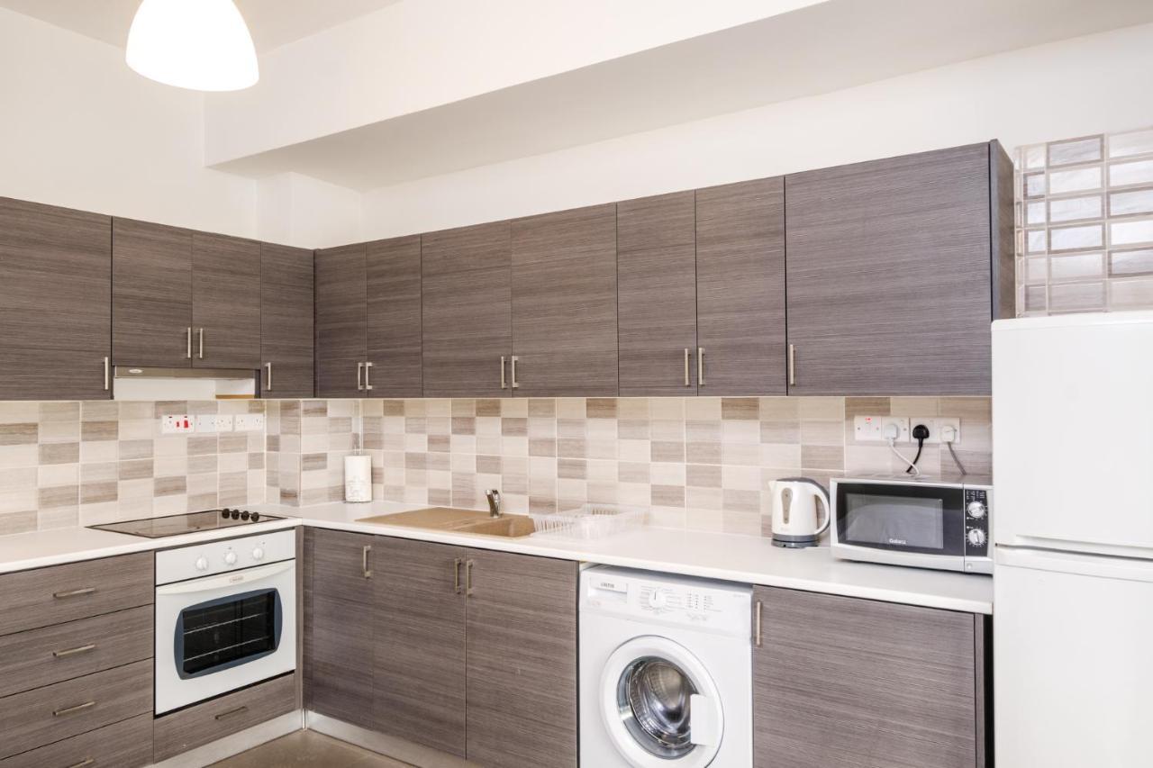 Spacious Studio Downtown Larnaca Exterior photo